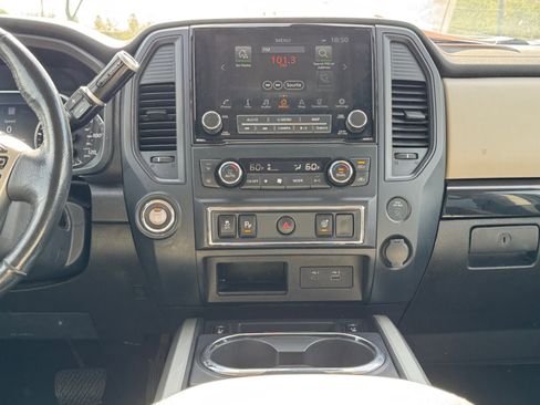 Used 2022 Nissan Titan SV w/ SV Convenience Package image 15