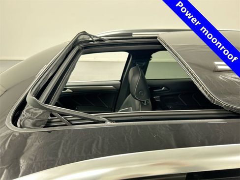 Certified 2024 Volkswagen Tiguan SEL R-Line image 7