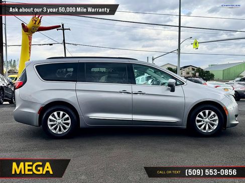 Used 2017 Chrysler Pacifica Touring-L FWD image 13