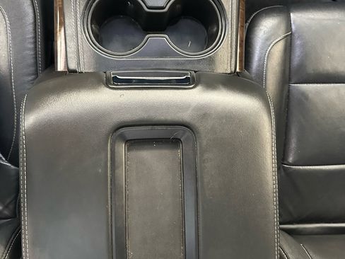 Used 2018 Chevrolet Suburban LT image 28