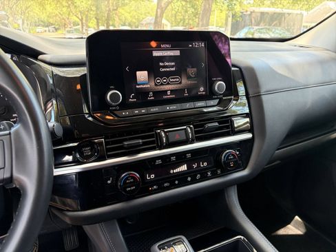 Used 2025 Nissan Pathfinder SV FWD image 21