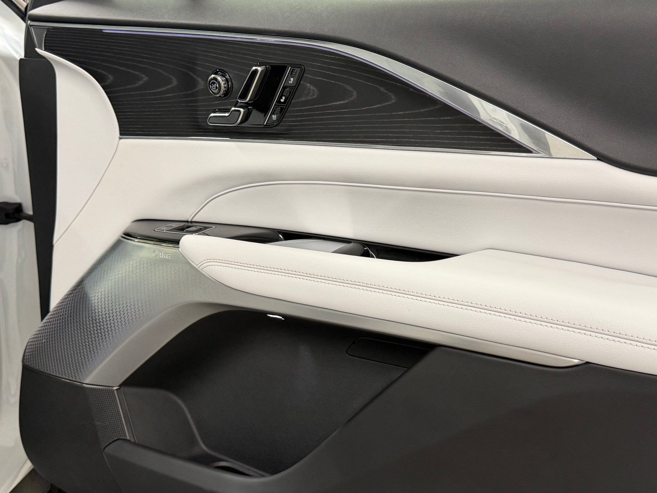 Certified 2024 Cadillac Lyriq Sport AWD/4WD image 40