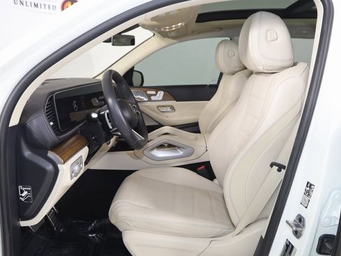 Used 2024 Mercedes-Benz GLS 580 4MATIC image 13