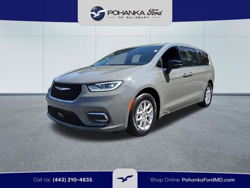 Used 2025 Chrysler Pacifica Select FWD image 1