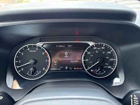 Used 2025 Nissan Rogue SV AWD/4WD image 7