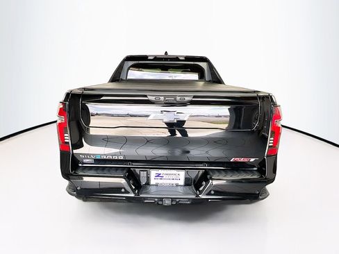 Certified 2025 Chevrolet Silverado EV RST AWD/4WD image 27