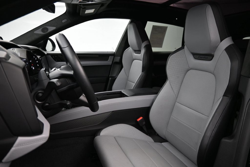 Certified 2026 Porsche Cayenne Turbo AWD/4WD image 5