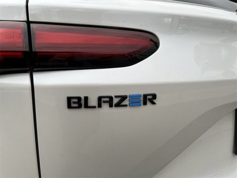 New 2025 Chevrolet Blazer EV RS w/ Super Cruise Package AWD/4WD image 30