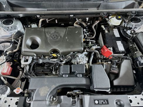 Used 2025 Toyota RAV4 XLE FWD image 32