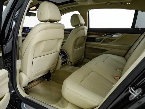 Used 2017 BMW 740i xDrive image 34