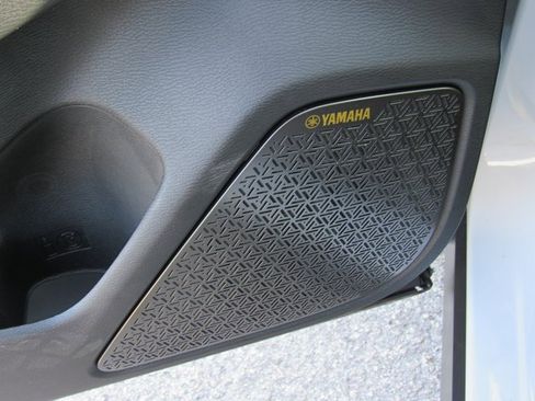 New 2025 Mitsubishi Outlander SE image 13