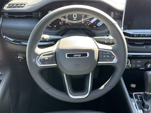 New 2026 Jeep Compass Latitude image 15