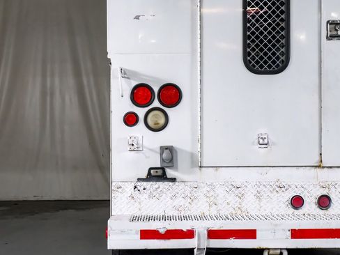 Used 2012 Ford F550 2WD Regular Cab Super Duty w/ Payload Upgrade Pkg image 30