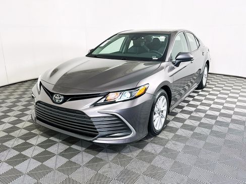 Used 2023 Toyota Camry XLE FWD image 7