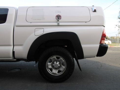 Used 2015 Toyota Tacoma PreRunner image 22