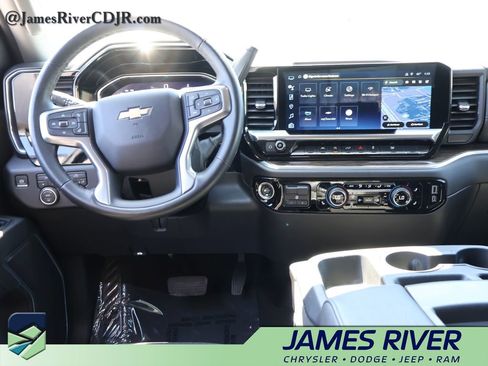 Used 2025 Chevrolet Silverado 1500 LT AWD/4WD image 18