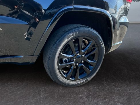 Used 2019 Jeep Grand Cherokee Altitude image 9