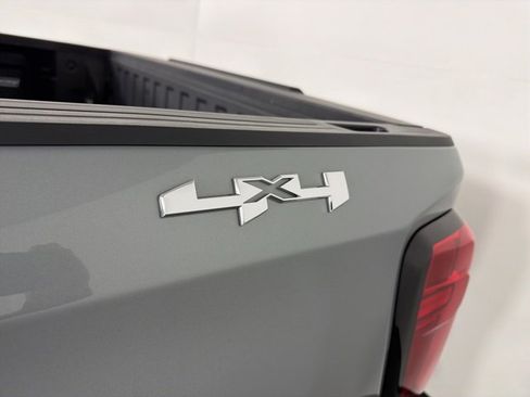 Used 2025 GMC Sierra 1500 Elevation image 19