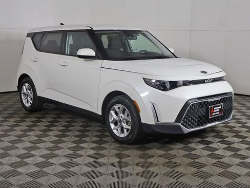 Used 2023 Kia Soul LX w/ LX Technology Package FWD image 43