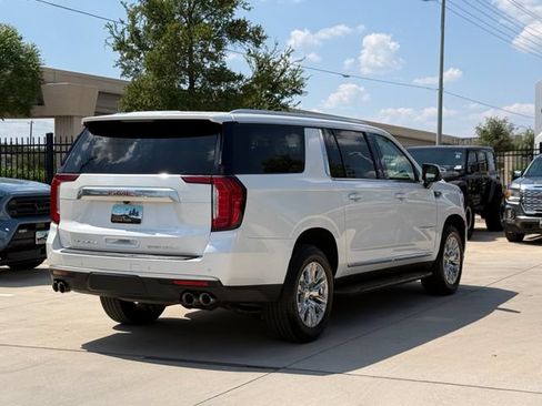 Used 2022 GMC Yukon XL Denali AWD/4WD image 4