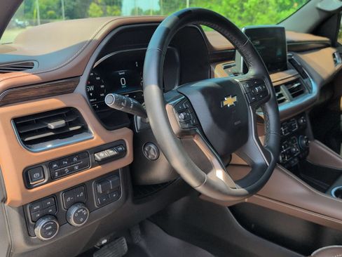 Used 2024 Chevrolet Suburban High Country AWD/4WD image 11