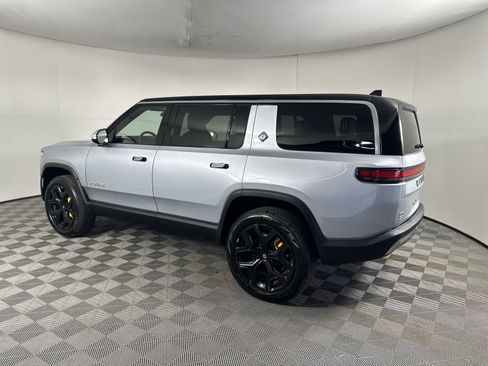Used 2023 Rivian R1S Adventure image 3