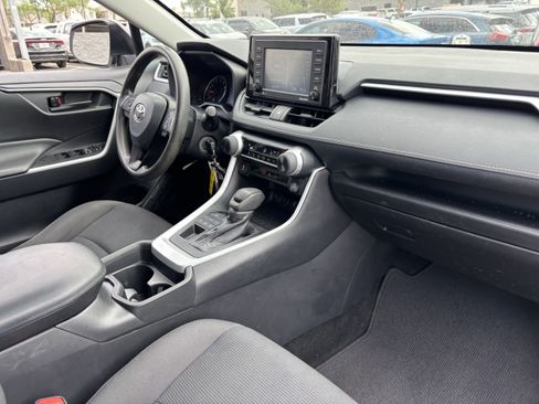 Used 2021 Toyota RAV4 LE w/ Carpet Mat Package (TMS) AWD/4WD image 10