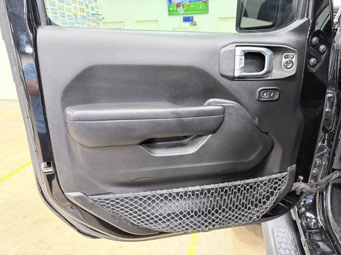 Used 2018 Jeep Wrangler Sport AWD/4WD image 27