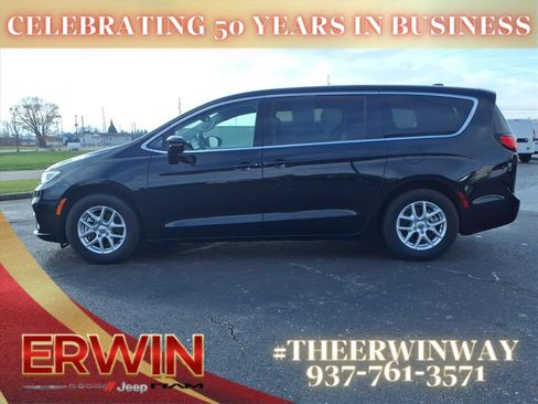 Certified 2024 Chrysler Pacifica Touring-L image 4