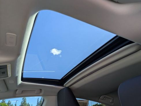 Used 2025 Lexus ES 300h w/ Premium Package image 17