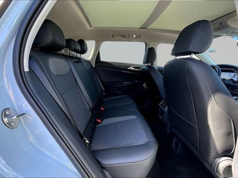 New 2026 Volkswagen Taos SE image 25