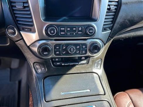 Used 2019 Chevrolet Suburban Premier w/ Premier Plus Edition image 17