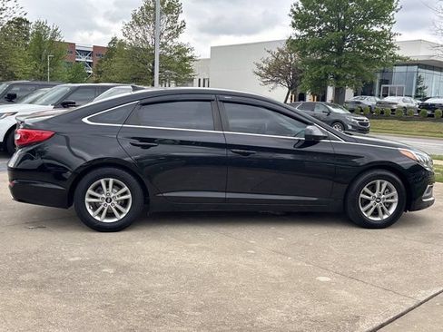 Used 2016 Hyundai Sonata SE FWD image 2