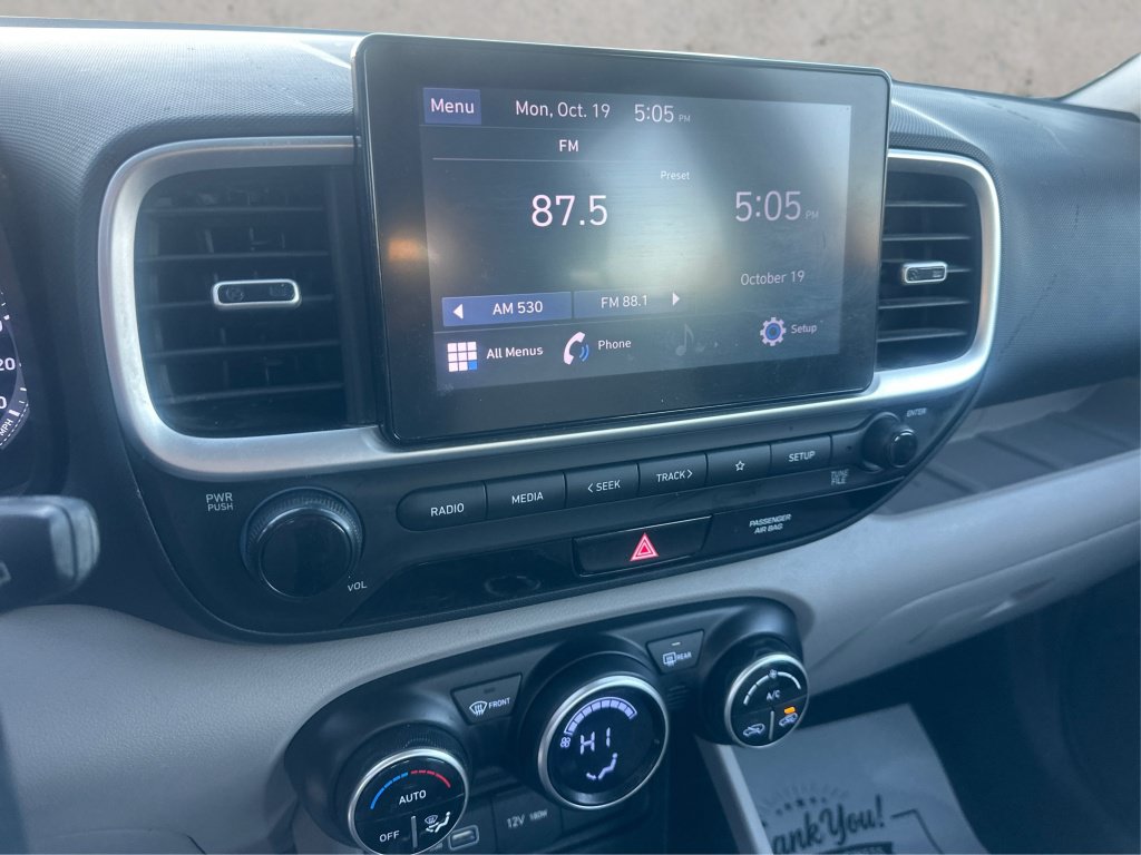 Used 2022 Hyundai Venue SEL FWD image 23
