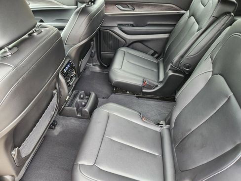 Used 2025 Jeep Grand Cherokee L Limited image 40