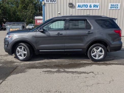 Used 2016 Ford Explorer XLT w/ Equipment Group 202A AWD/4WD image 3