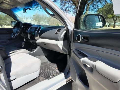 Used 2015 Toyota Tacoma PreRunner w/ SR5 Package image 24