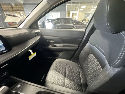 New 2026 Nissan Kicks SV w/ SV Premium Package FWD image 3