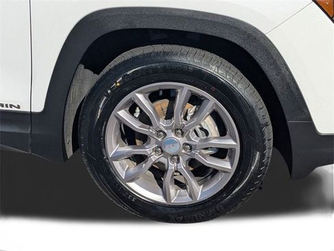 Used 2022 GMC Terrain SLT image 19