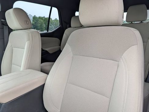 Used 2022 Chevrolet Traverse LS AWD/4WD image 11