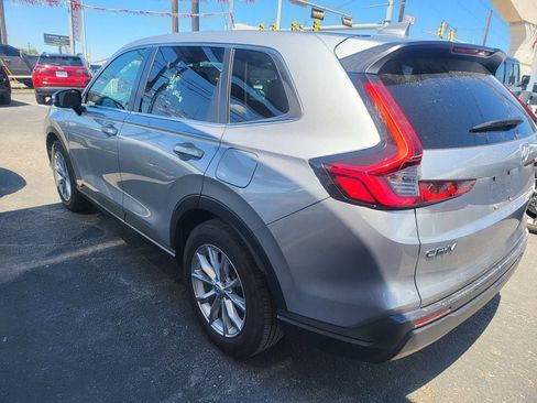 Used 2025 Honda CR-V EX image 12