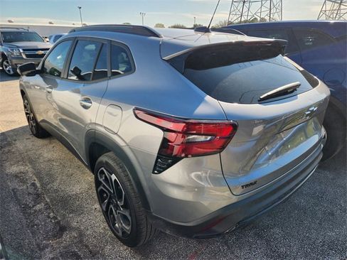 Used 2024 Chevrolet Trax RS w/ Driver Confidence Package image 4