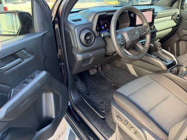 Used 2023 Chevrolet Colorado Trail Boss w/ Technology Package AWD/4WD image 12