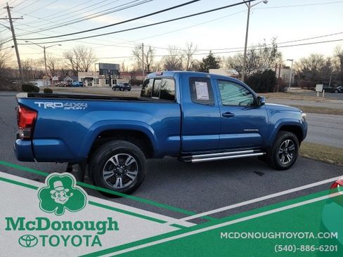 Used 2016 Toyota Tacoma TRD Sport image 5