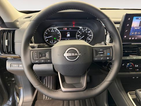 Used 2026 Nissan Pathfinder SV image 15