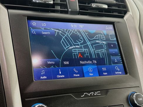 Used 2019 Ford Fusion SE FWD image 22
