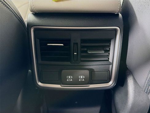 Certified 2024 Subaru Forester Limited image 27