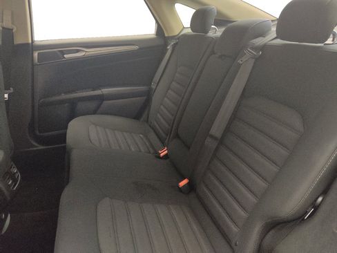 Used 2018 Ford Fusion SE w/ Fusion SE Technology Package FWD image 18