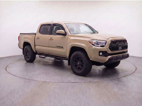 Used 2020 Toyota Tacoma SR5 image 2