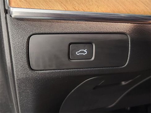 Used 2023 Volvo XC90 B6 Plus w/ Protection Package Premier image 21